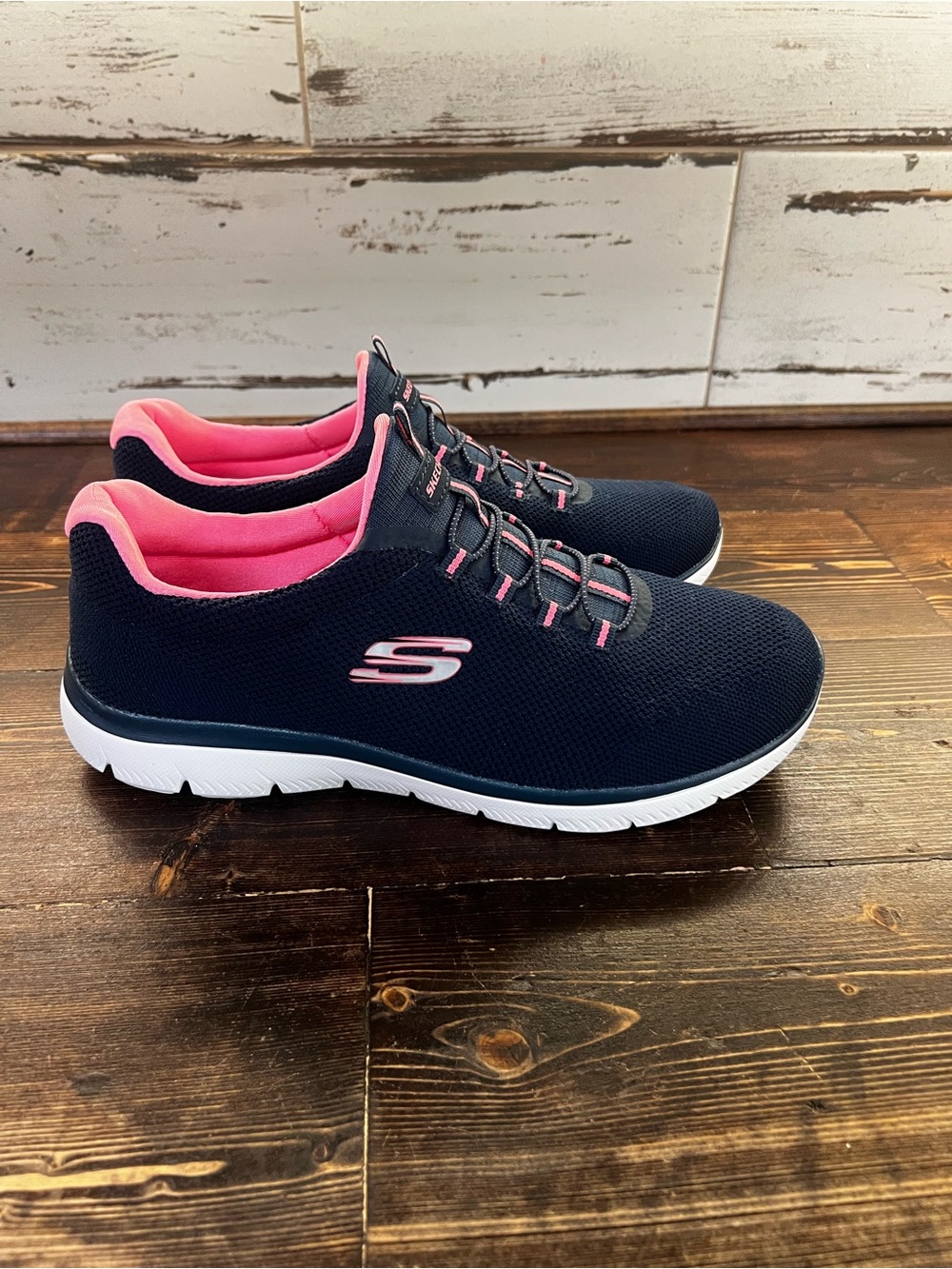 Skechers • Women's Summits Cool Classic Slip On Sneakers • Navy/Pink • Size 11